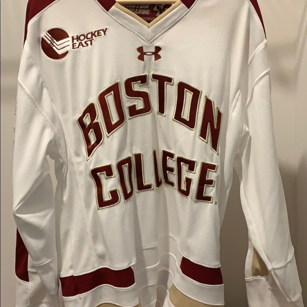 NWOT NEVER WORN OFFICIAL Boston Col. hockey jersey